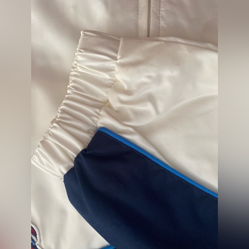 NFL.. WOMENS TENNESSEE TITANS WINDBREAKER - Picture 9 of 16
